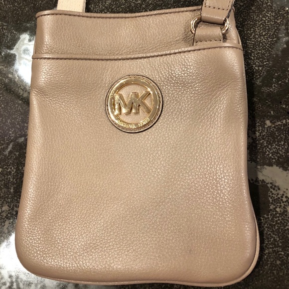 Michael Kors Handbags - Michael Kors Flat Leather Open Top Crossbody Bag Michael Kors Handbags - Michael Kors Flat Leather Open Top Crossbody Bag